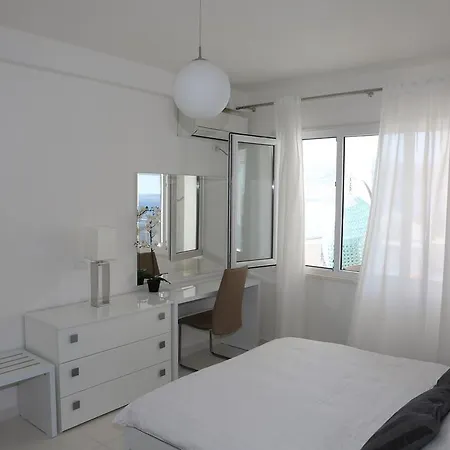 White Luxury Apartament Saranda